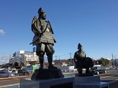 1時間20分ほどの電車旅で、群馬県・太田駅に到着です。駅前には新田義貞の銅像があります。ここ太田は新田氏ゆかりの地なのです。