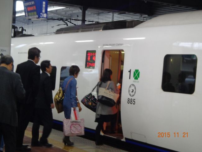 博多駅で、いつもの通勤電車ではなく「特急白いかもめ」に乗り込みますよ。