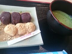 静岡名物の安倍川もちが食べたいとのことで、日本平でいただく。
なんか作りおきで箱から出したような感じ。
ちと残念。