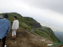 ラピュタの道(天空の道)にやってきました。
展望できるところまでは徒歩で向かいます