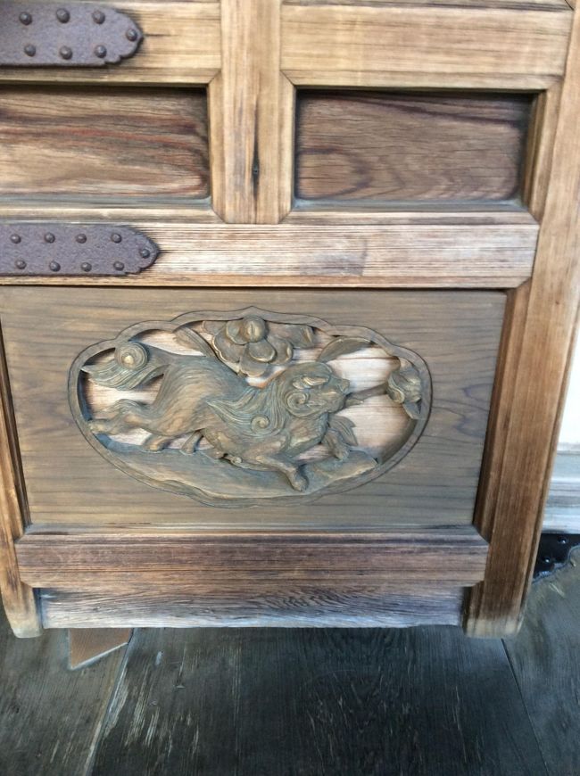 龍安寺の和室の入り口の扉です。一つ一つが味わい深いですね。