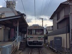 名越駅から歩いて二つ貝塚寄りの石才駅に来たところで、ちょうど水間行きが来ました。