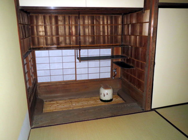 おまけ<br />水屋　ここにも窓在り