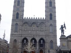 ノートルダム大聖堂．

会議場から徒歩５分程で，街一番の観光スポットになっている．
名前からフランス系．

