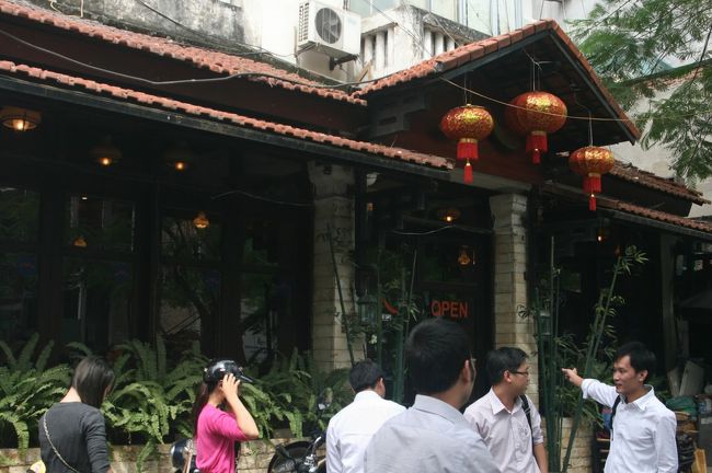 昼ごはんはハノイタワーズ近辺にあるベトナム料理店で。 