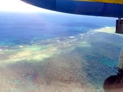 12：05

あっと言う間に石垣島に到着です

あの白波が立っている色の変わり目に綺麗なサンゴ礁のポイントがあるのかな？
と、思いながら見てしまいます