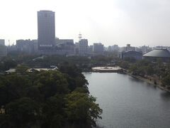 広島城から県庁方面を撮影しました。
