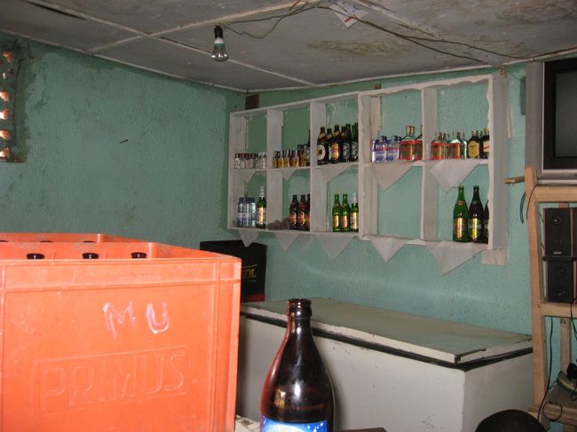 村の酒場で呑み、ほろ酔いで時には千鳥足で丘を彷徨った。