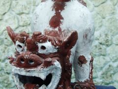 １２月１４日（月）３日目　曇りのち雨

石垣港離島ターミナルのシーサー　ＡＭ９時２０分出発、竹富島へ高速船で約１０分です。