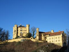 ルートヴィヒ2世が子供時代を過ごしたホーエンシュヴァンガウ城も見えます。