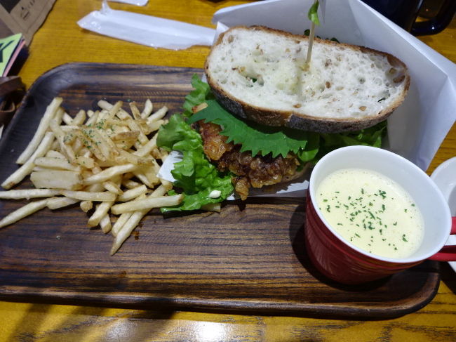 １５時から〜１７時までの限定プレート<br /><br />とりカツサンドセット