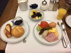 3日目はニュルンベルクの旅行記に書くので1日飛んで4日目。4日目の朝もホテルのおいしいビュッフェから始まる。旅行に行ったときくらいしかこんな豪華な朝食をとる機会がないので幸せ。白ソーセージがとにかく美味だった。

ニュルンベルクの旅行記はこちらです。 → http://4travel.jp/travelogue/11088350