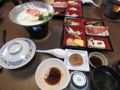そして正午、天橋立・松井物産という１階みやげ屋さんの２階で昼食を摂りました(^-^)