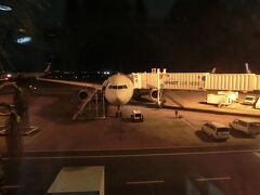 マニラ空港
乗継はTransit Desk に行くと、
入国・出国の記入が1つで済み、
スムーズに行く。
何人かまとめて連れて行ってくれた。