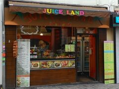 【2日目: 10/21 (水)】

朝一でホテル近くのCarrefourでお土産を購入した後、
ホテルにスーツケースを預かってもらって
2日目の観光を開始しました。

まずは腹ごしらえにと、こちらのお店で
ワッフルを頂くことにしました。