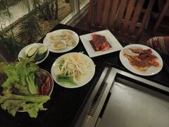 部屋でのんびりしてラウンジで１杯ひっかけ
予約していたＢＢＱのハウディへ♪
