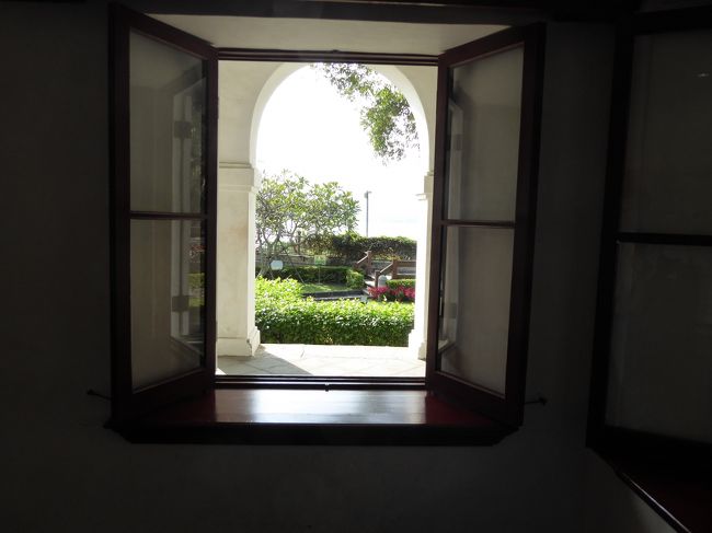 窓からは庭とともに淡水の美しい景色が望めます。