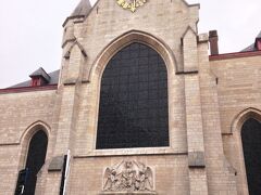 お腹も満たされたので、休憩する場所を求めて再度グランプラス方面へ向かいました。

今回の旅ではグランプラス周辺を歩くことが多かったので
この聖ニコラ教会の前を頻繁に通りかかりました。
※中には入りませんでした