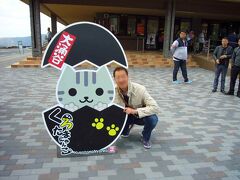 さて柏原くんになったつもりで箱根湯本の駅前を抜け、大涌谷へ。
到着すると修学旅行の子供の多いこと。
黒たまごにも行列ができています。
それにしても5個セットでしか売らないという強気な商売。
そんなにはいらないんだけどなあ・・・。

食べると寿命が延びるらしいです。ｗｗ