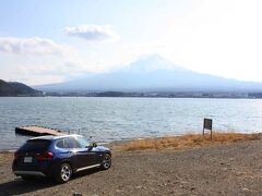 帰りはいつものように河口湖周りで。
あいにく富士山には雲がかかっていて、スッキリとは見えませんでした。
（写真は2月に撮ったものです）

本栖湖リゾートの芝桜もまだ咲いていないし、代わりに・・・と思って寄った花の都公園のチューリップもまだまだ。温室内で少々のお花を見ることができましたが、GW本番に合わせてお花たちも楽屋で準備中なのでしょうね。
これからお出かけになる方はいい景色に出会えることでしょう。

ではまた次回の旅日記でお会いしましょう。






