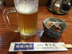 夕食へ。
地元の方の集う店にしました。

お通しはブリ大根。
とても美味。