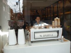 そうこのお店！
この日はヘッドバリスタの山口さんがお店に(((o(*ﾟ▽ﾟ*)o)))

http://www.arabica.coffee/mobile/iphone/barista.html