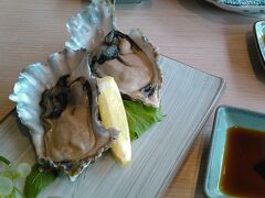 　夕食は水上タクシーに乗って、南十字星に行きました。日本語が通じる和食屋さんで、母は幕ノ内、娘は牡蠣、天ぷら、寿司をチョイス。普通の日本食で、美味しかったです。カンタスの「そばサラダ」とは全然違いました。
