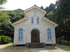 「江上天主堂」は潜伏キリシタン4家族から始まった教会です。
キビナゴ漁などで資金をためて建設しました。

この教会は事前予約をしないと中に入ることができません。
管理をしてくださっている方が
時間をかけて歴史や建築について説明をしてくださいます。
長崎・五島でのキリスト教は表に出ている歴史よりも
潜伏していた歴史がいかに長いか、
またその深さを考えさせられます。