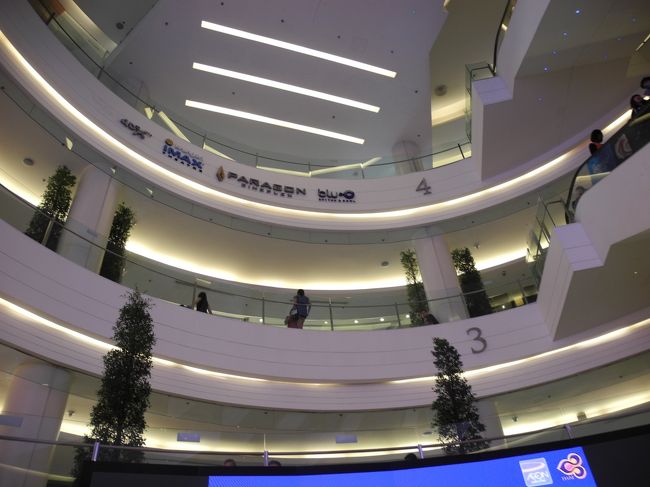 サイアムパラゴンの内部です。