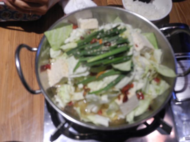 もつ鍋は、醤油、塩、味噌から選べます。<br />塩を選びました。