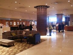 成田エクセルホテル東急に泊まりました。
場所柄、国際線のキャビンクルー御用達のようです。
