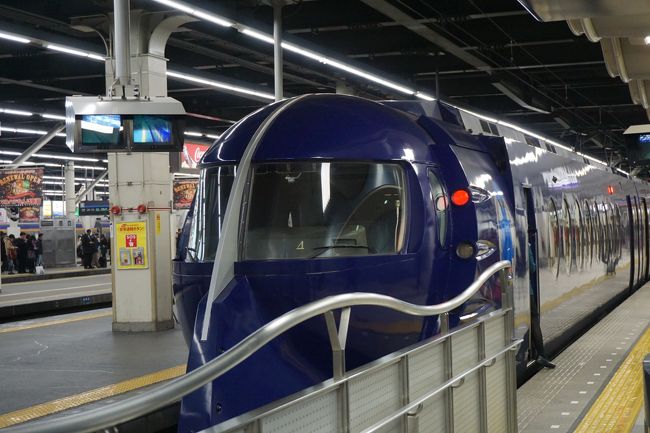 いつも通り、事前に特急はるかとともにチケットを購入しておいた。が、この日は人身事故のため、はるかが遅延。リスク回避のために、大きなスーツケース2つとともに、新大阪からなんばまで地下鉄。なんばからラピートで関空へ。<br />迫る時間に焦りながらも、はるかの払い戻しをしてもらったり、トラベレックスでUSドルへの両替約10万円をしたりする。