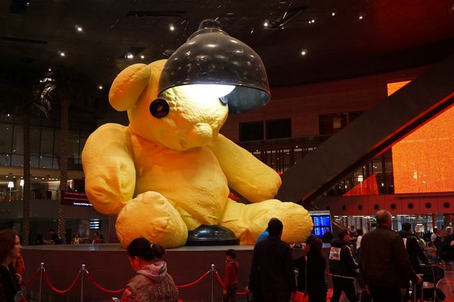 2015年12月23日【2日目】<br />ドーハ着。早朝にも関わらず、たくさんの人!!子ども向けの滑り台があったり、フードコートがあったり、結構時間がつぶせるな、ここ。