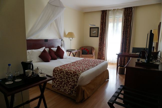 写真だと結構綺麗に見えますが、これで4万近い･･･仕方がない。ポットは壊れているし。アメニティも、石けんのみ。ちなみに、扉の自動ロックは稼働しているものの、手動ロックが壊れていた。外からは自由に入れないし、1泊だから･･･とスルーしたけど。