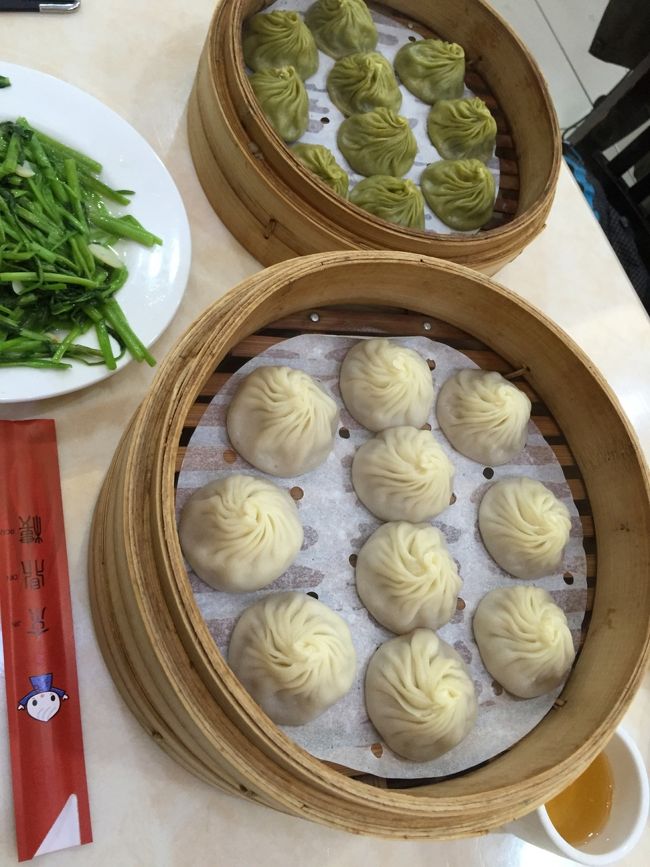 はたまた<br />ホテル近くの<br />ジンテウローに！<br />小籠包三昧！