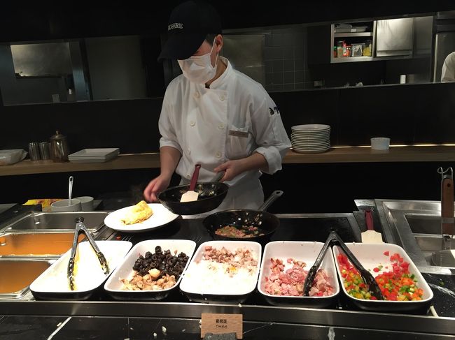 翌朝。<br />高級ホテルの朝食は食べない訳にはいかないと、普段は朝抜きなのに<br />ガッツリ（笑）