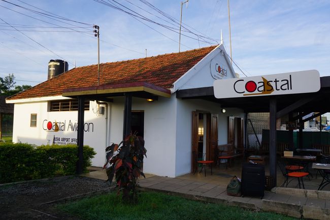 coastal aviationでアルーシャ7:25→セロネラ8:40の便だったはずが、結構途中に色々なairstripに停まるので、実際にセロネラに着いたのは、10:00を過ぎていたような。<br /><br />ちなみに、ここの予約はHPで。アルーシャ→セロネラで6万弱（2人分）。