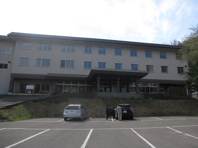 知床ウトロの先、岩尾別ホテル地の果てに泊まり、いろいろな露天風呂を楽しみ、羅臼から北上、相泊温泉でワイルドな温泉を満喫