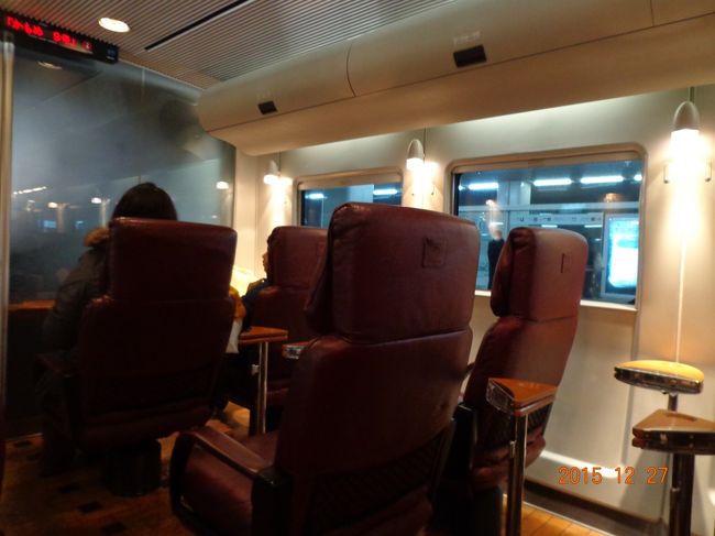 ２人席と１人席で１列３席。<br /><br />私は１人席でゆったりと。