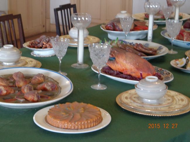 大食堂には当時の料理の見本が飾ってあります。