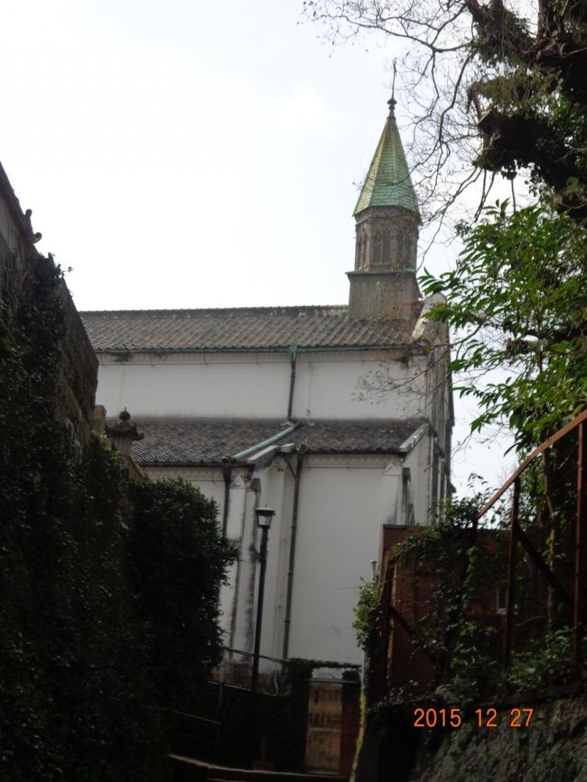 右手後ろ側に見た大浦天主堂。