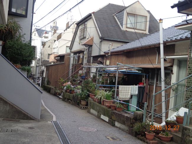 「石橋」電停へ戻る街並は下町の風情です。