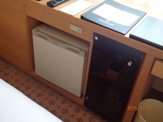 冷蔵庫はありますが，セイフティボックスはなし。