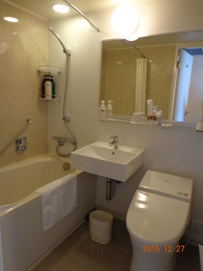 外国のホテルの長いバスタブは溺れそうで苦手なのですが，ここのバスタブは比較すると短く深いタイプだったので，結構日本人好みかも。水量ももちろん問題なし。