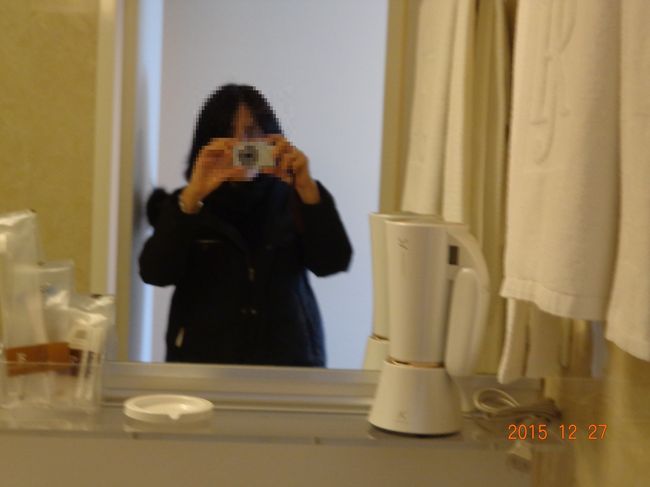 右手の白い物体はヘアドライヤー。<br /><br />タオルは，バスタオルとフェイスタオルと多分体を洗うための手ぬぐいみたいなものががりました。