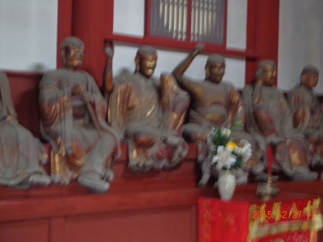 大雄宝殿　十八羅漢。<br /><br />こちらも同じくフレンドリー。嬉しくなっちゃいます。