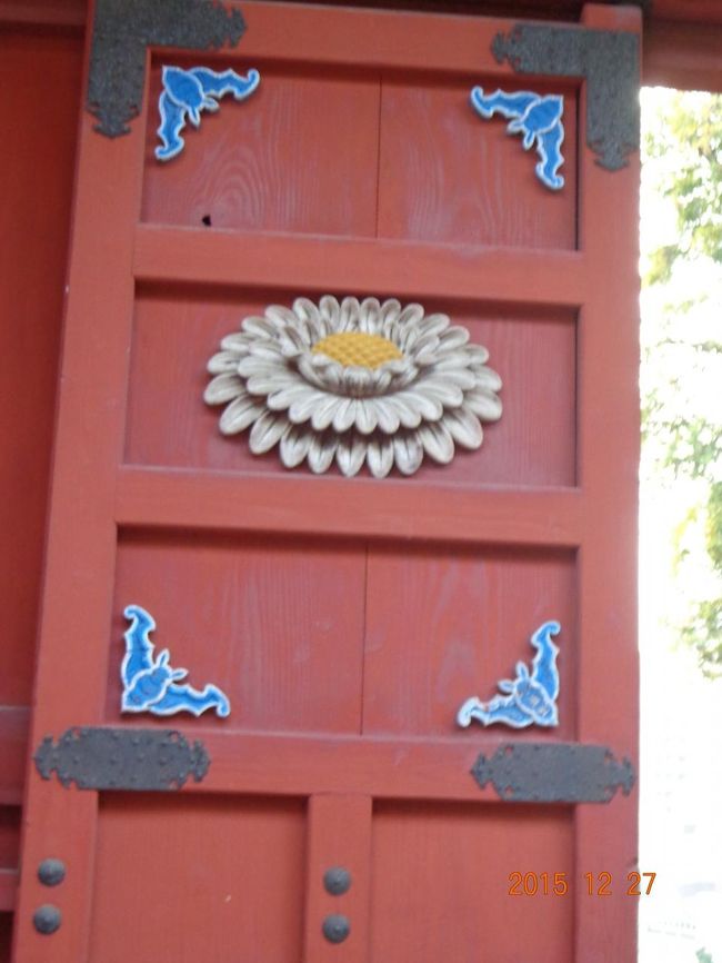 蓮の花？ですよね…。