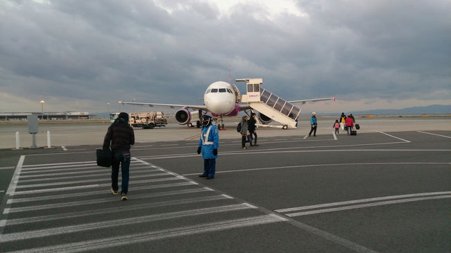 [一日目]<br />関空からピーチで出発。<br />早朝便。起きれてよかった(^^;)<br />曇天のなか出発♪