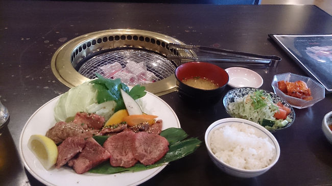 まずはランチへ<br />★きたうち牧場<br />上焼肉ランチ 2500円<br />一人でも問題なく、入店。<br />タン、刺しの入ったお肉(部位とか分からない〜)などなど、お腹いっぱい！