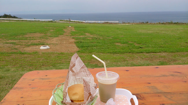 美味しいってネットで見たので、<br />ランチはチーズバーガーにしました。<br />ボリューミーでうん、美味しい。<br />てか、なんだか曇ってきちゃったよ…